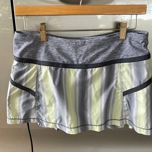 🎾LULULEMON REFLECTION SKIRT COAL CITRON STRIPE